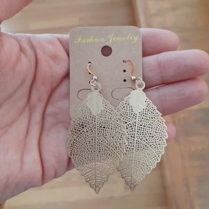 3/$30 Vintage Boho Gold Tone Leaf Drop Earrings